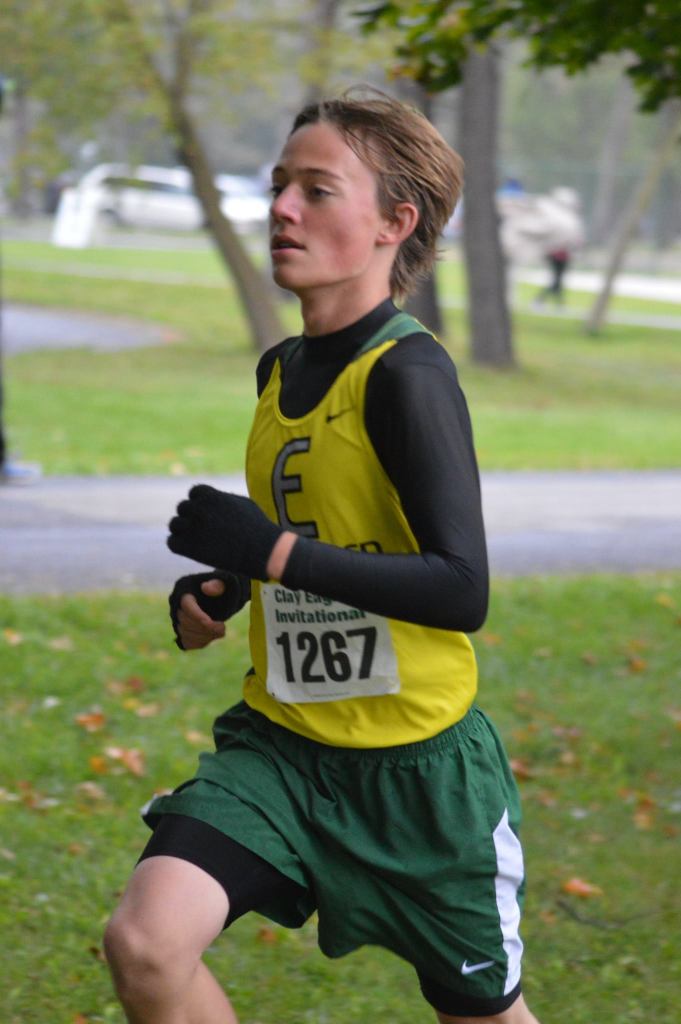 Ben surges in the final 800m to set a new boys middle school record.